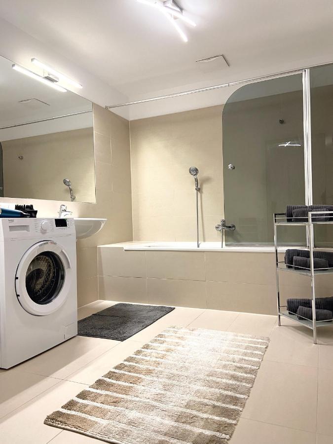 Near Lake Spacious & Furnished Beautiful Appartement *