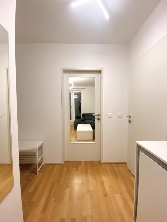 Near Lake Spacious & Furnished Beautiful * Vienne